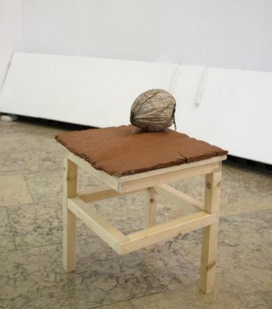 Tabouret (céramique crue rouge et noix de coco)